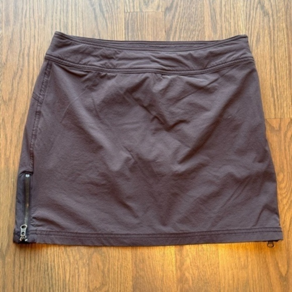 Athleta Jenner Plum/ slate Skort. Size 6 active wear skirt H